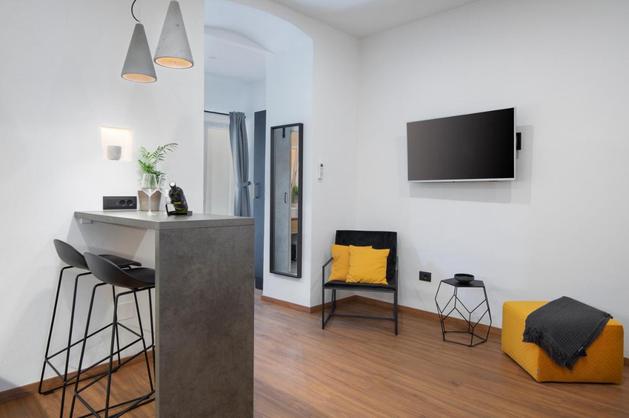 Deluxe Rooms And Apartments Korzo พูลา ภายนอก รูปภาพ