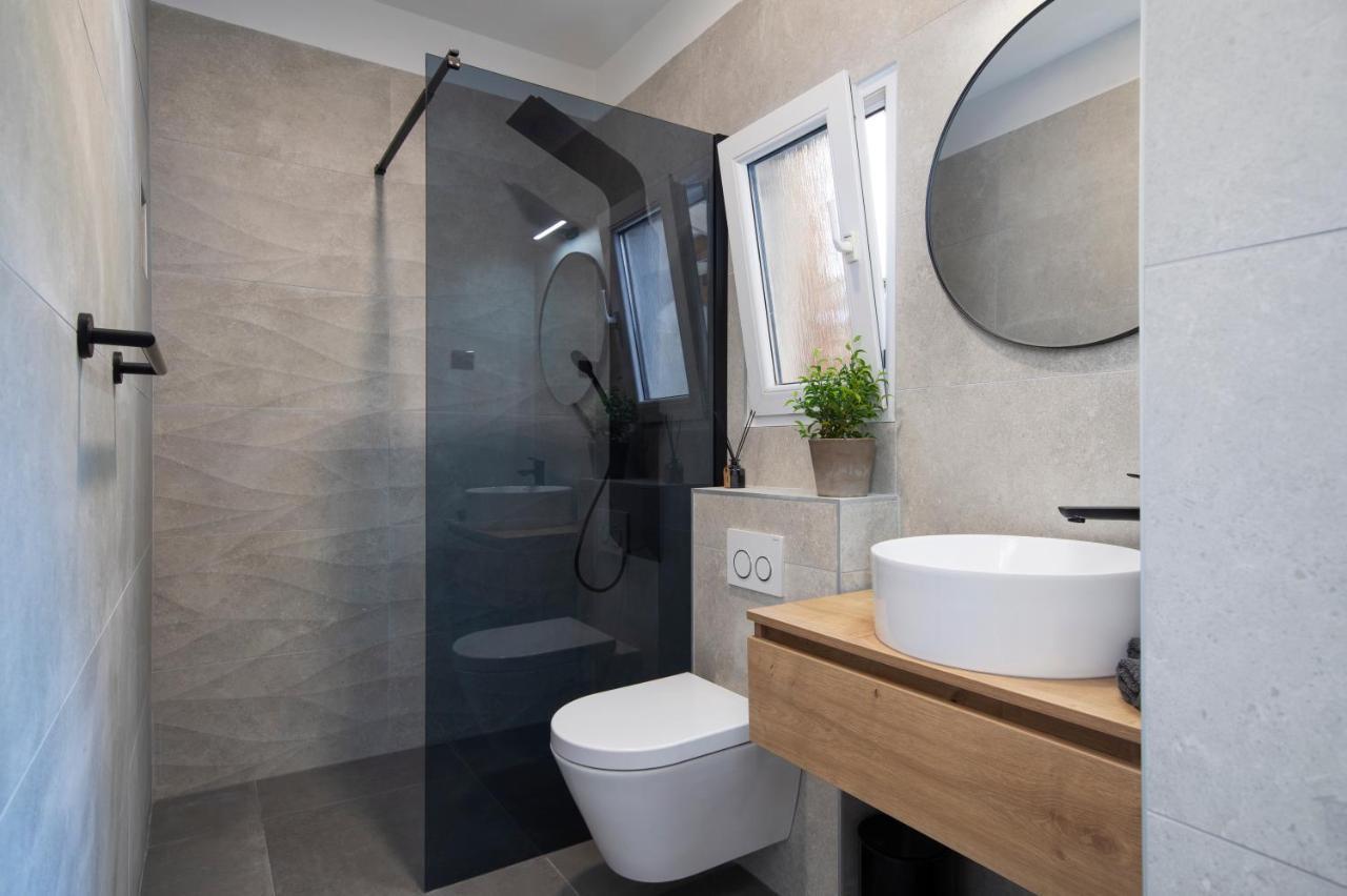 Deluxe Rooms And Apartments Korzo พูลา ภายนอก รูปภาพ