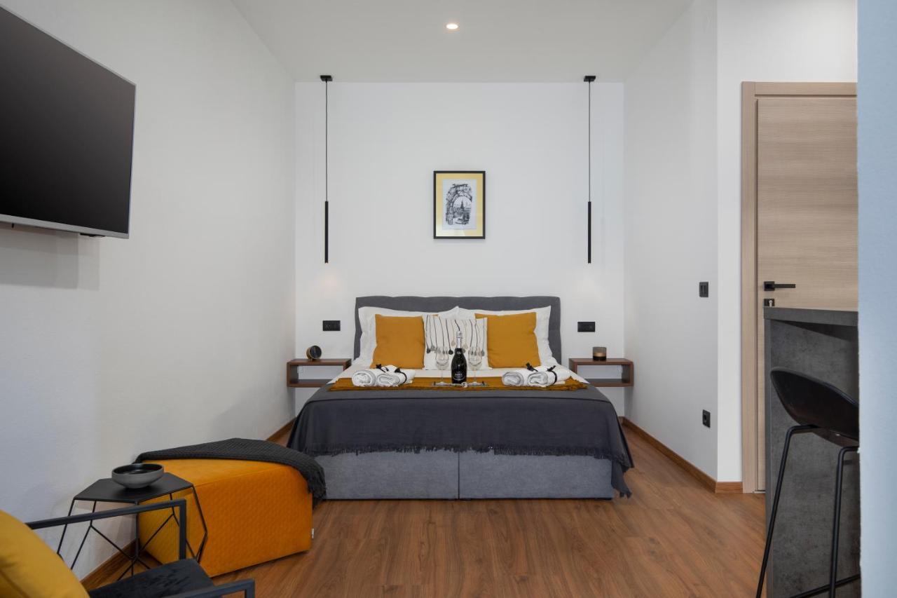 Deluxe Rooms And Apartments Korzo พูลา ภายนอก รูปภาพ
