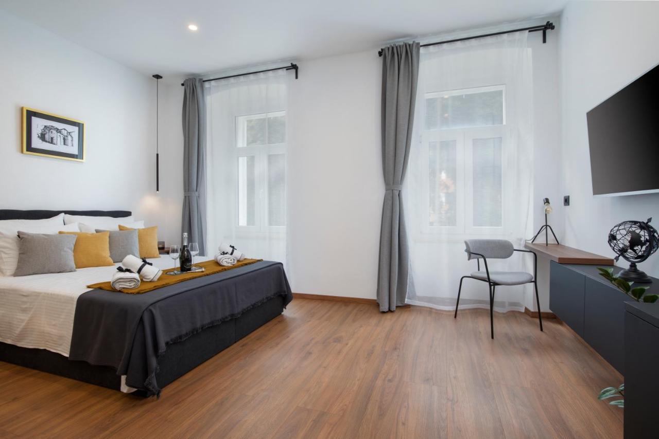 Deluxe Rooms And Apartments Korzo พูลา ภายนอก รูปภาพ
