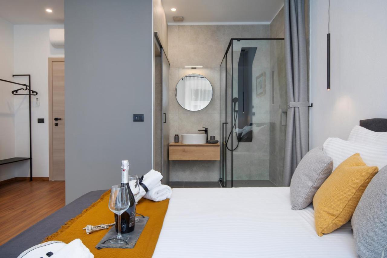 Deluxe Rooms And Apartments Korzo พูลา ภายนอก รูปภาพ