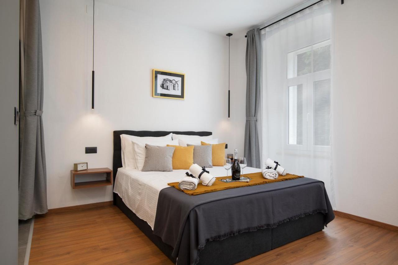 Deluxe Rooms And Apartments Korzo พูลา ภายนอก รูปภาพ