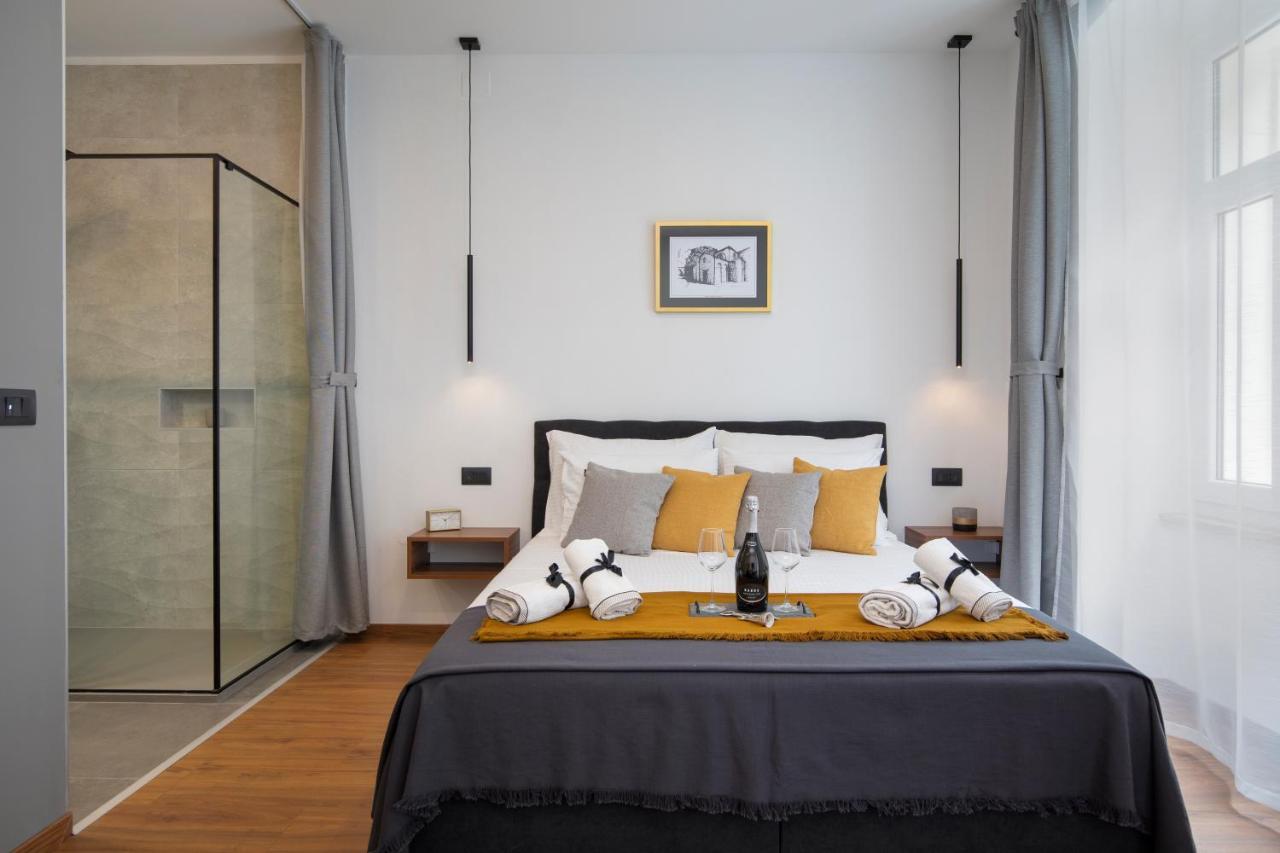 Deluxe Rooms And Apartments Korzo พูลา ภายนอก รูปภาพ
